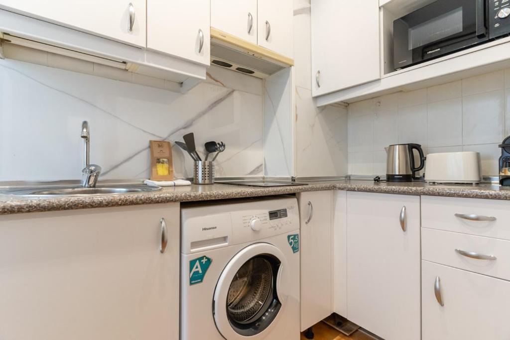 Cozy Renovated -2bedrooms 1bathroom-malasana Appartement Madrid