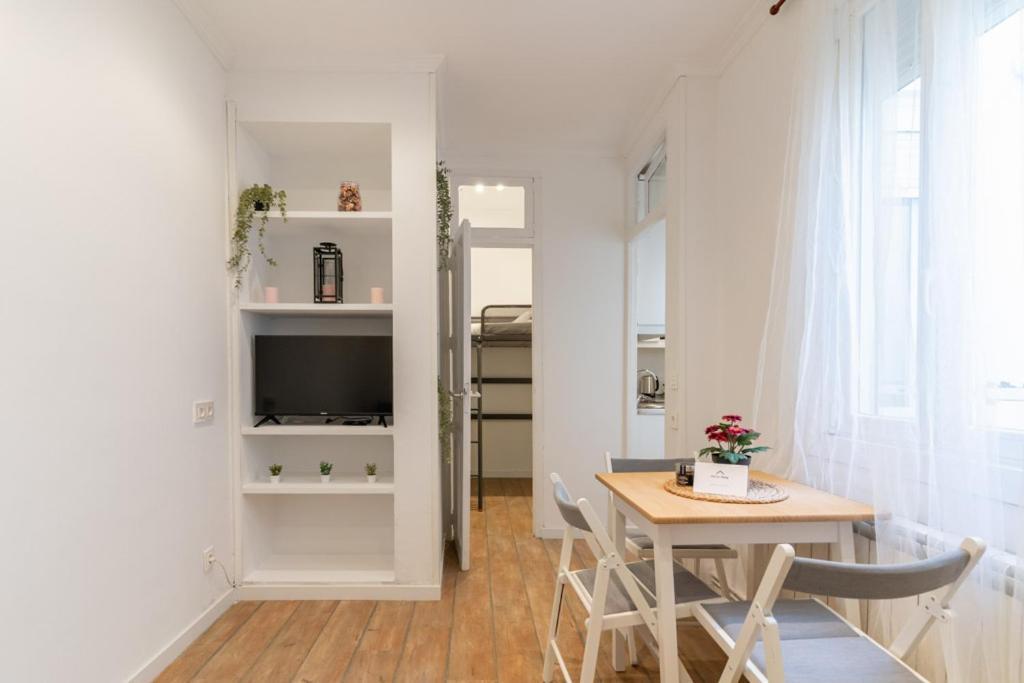 Cozy Renovated -2bedrooms 1bathroom-malasana * Madrid